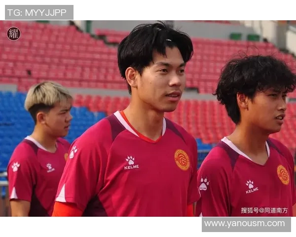 微博热议足球球星是谁 引发网友纷纷讨论与分析